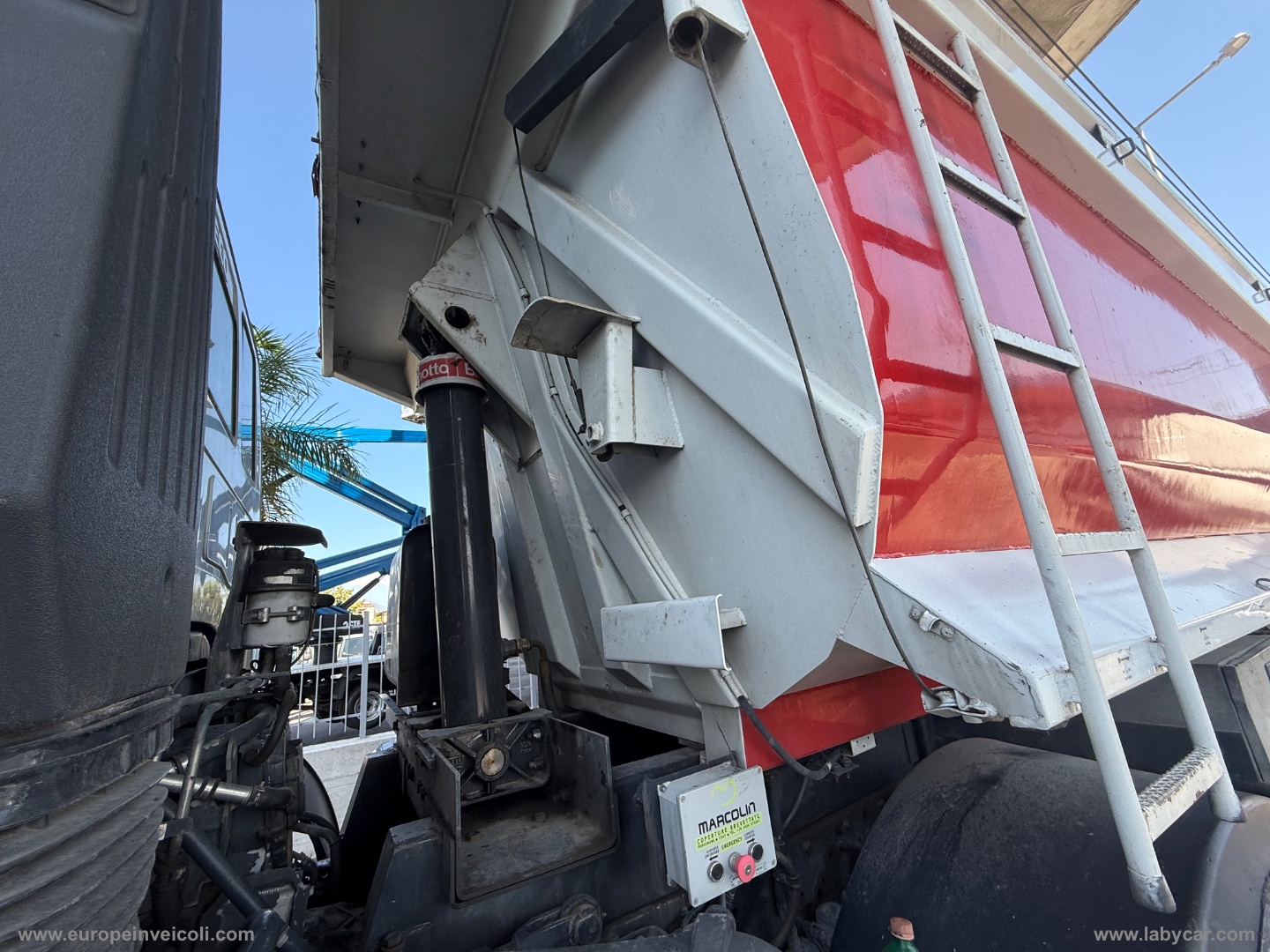 STRALIS 410 - 4 ASSI RIBALTABILE VASCA - immagine 4