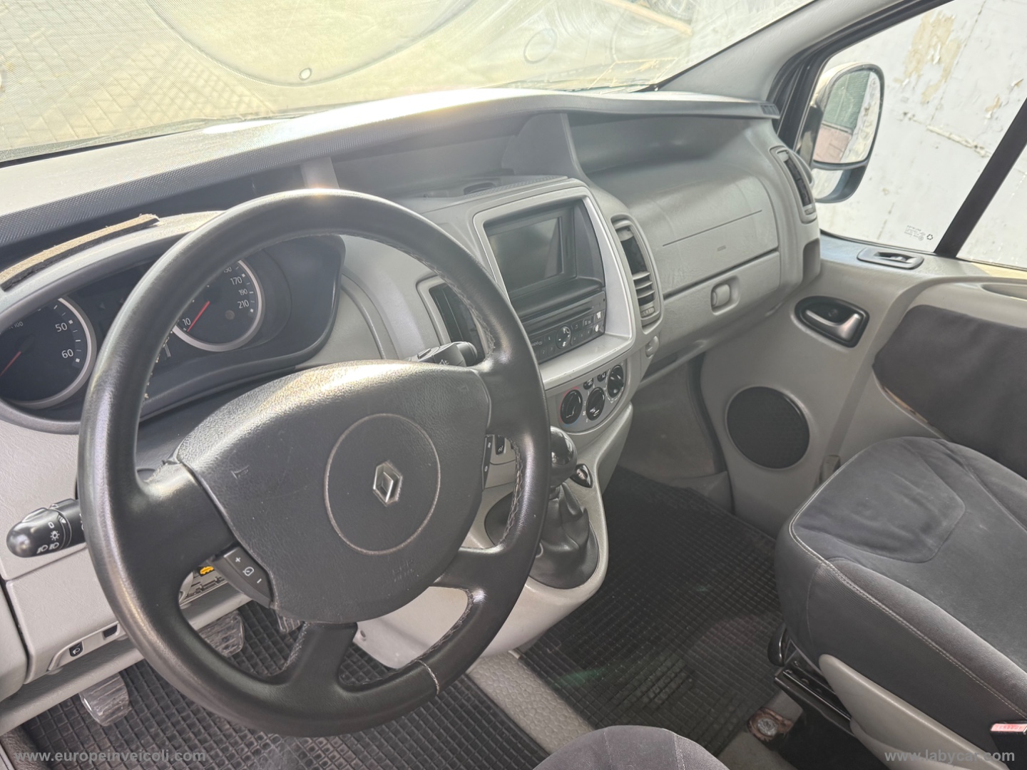 Trafic 8 POSTI 2.0 dCi 115CV - immagine 4