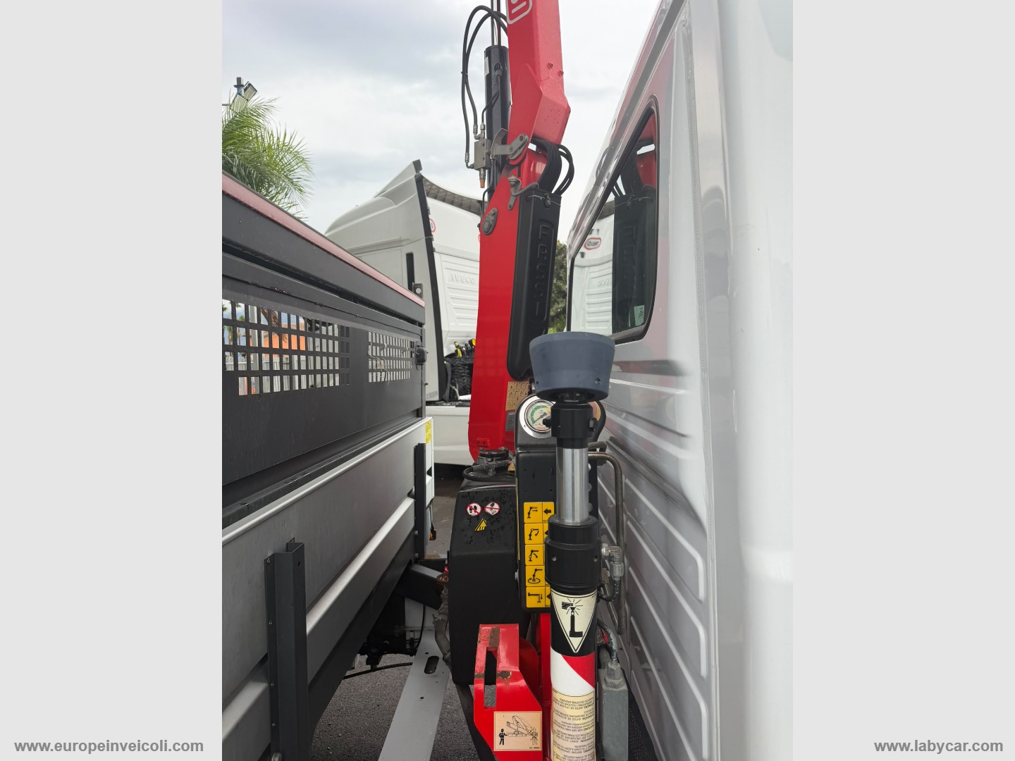 Ducato 35 2.3 MJT CASSONE FISSO CON GRU FASSI DIETRO CABINA - immagine 4