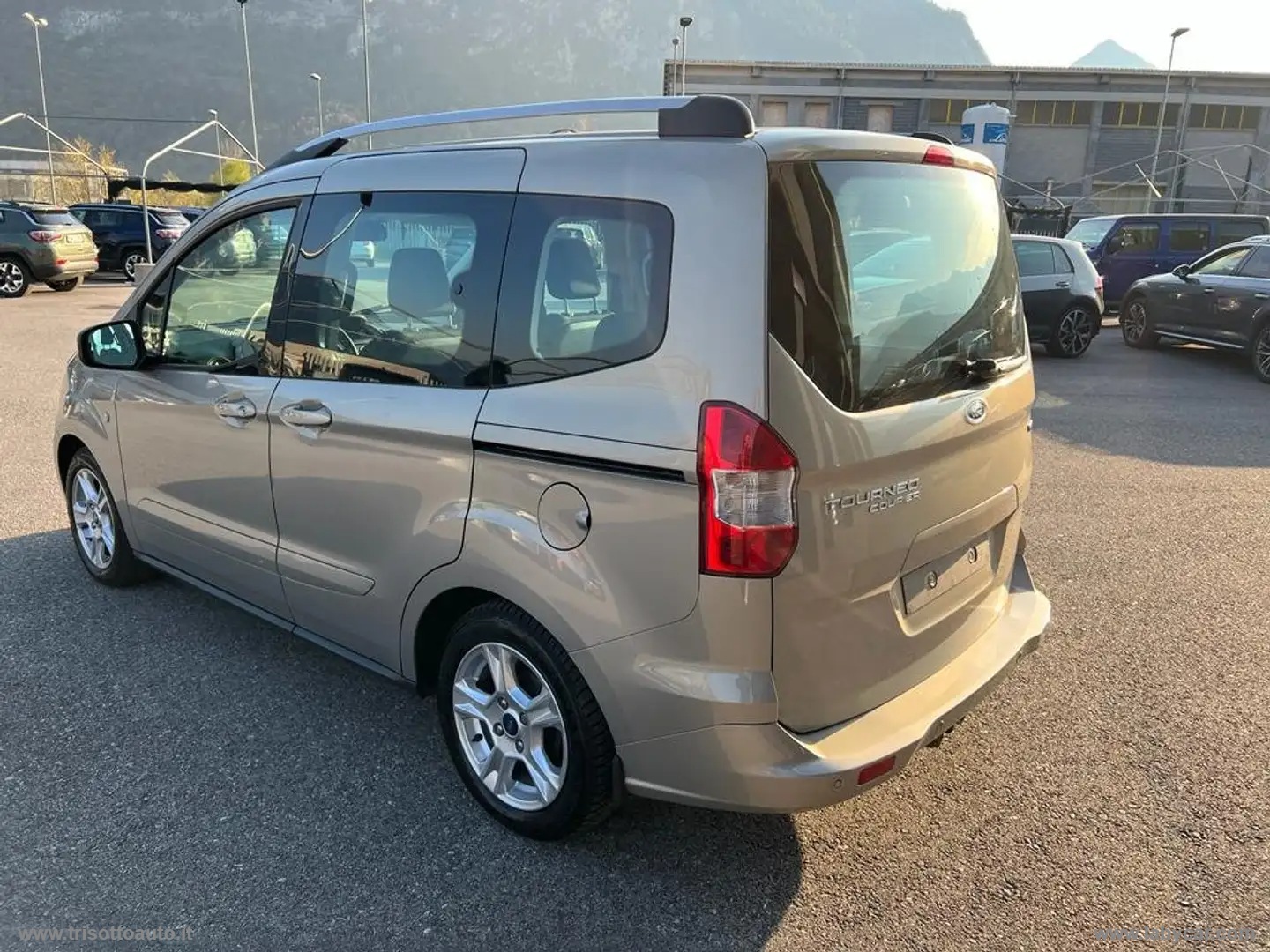 Tourneo Courier 1.0 EcoBoost 100 CV CON GANCIO TRAINO - immagine 4
