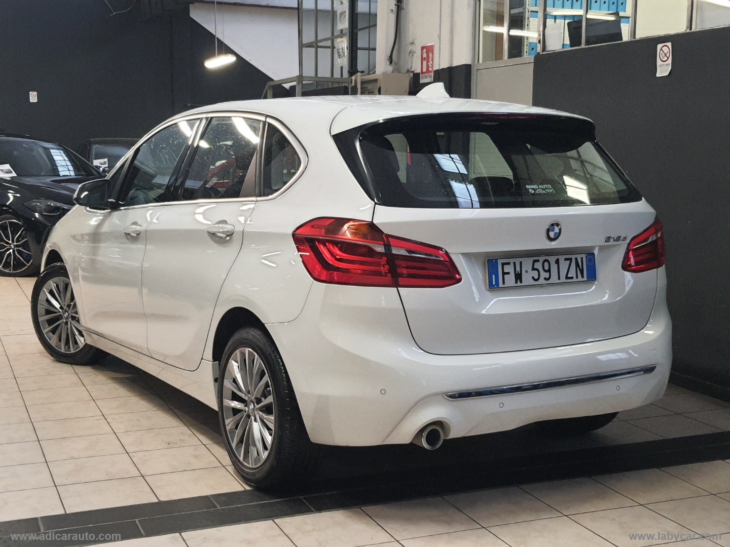 216d Active Tourer Luxury - immagine 4