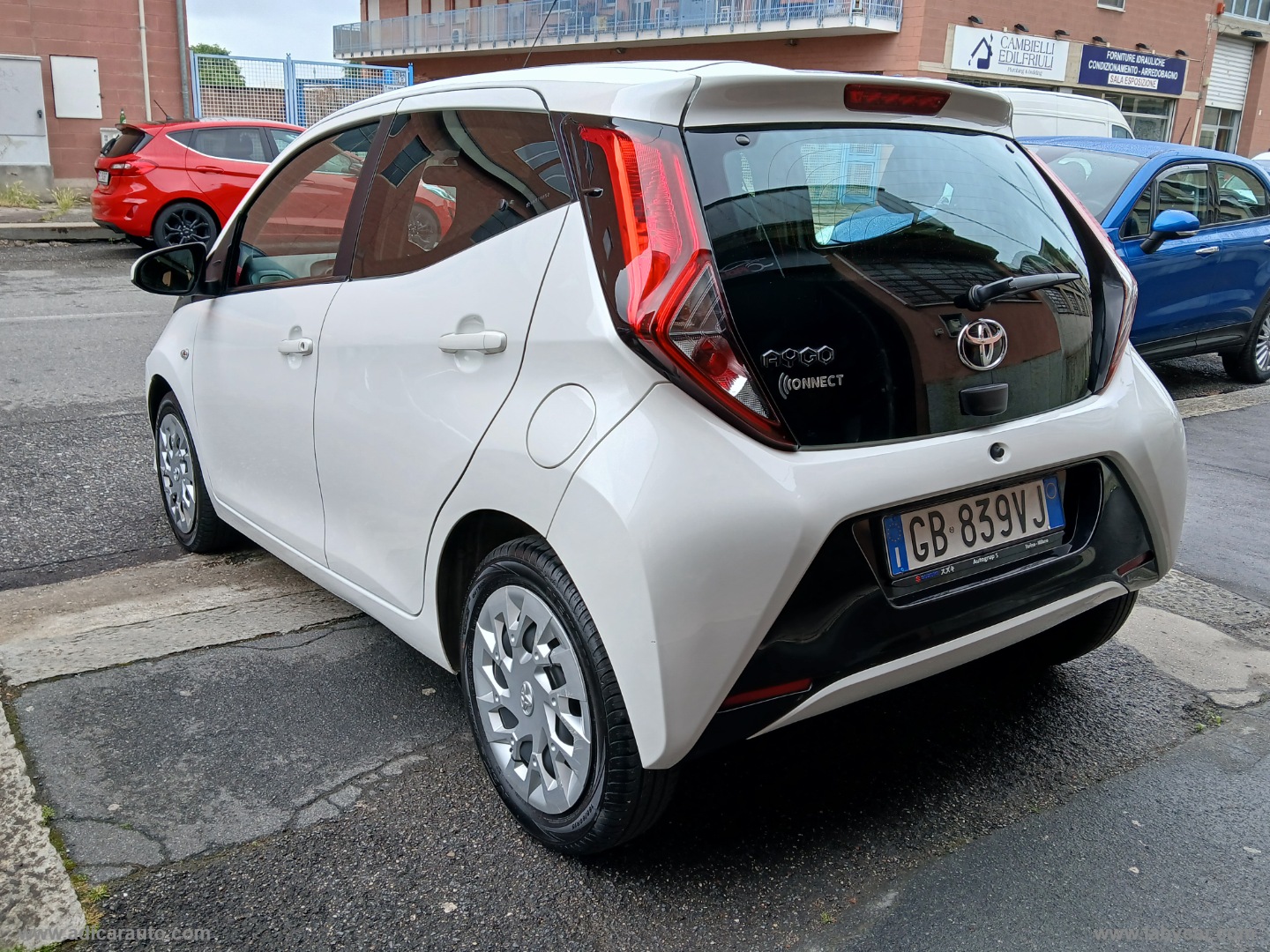 Aygo Connect 1.0 VVT-i 72 CV 5p. x-cool - immagine 4