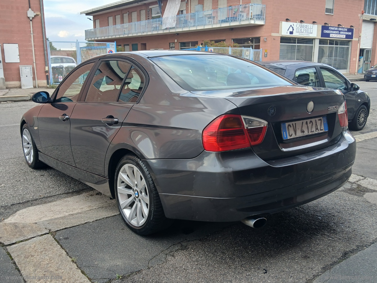 320i - immagine 4