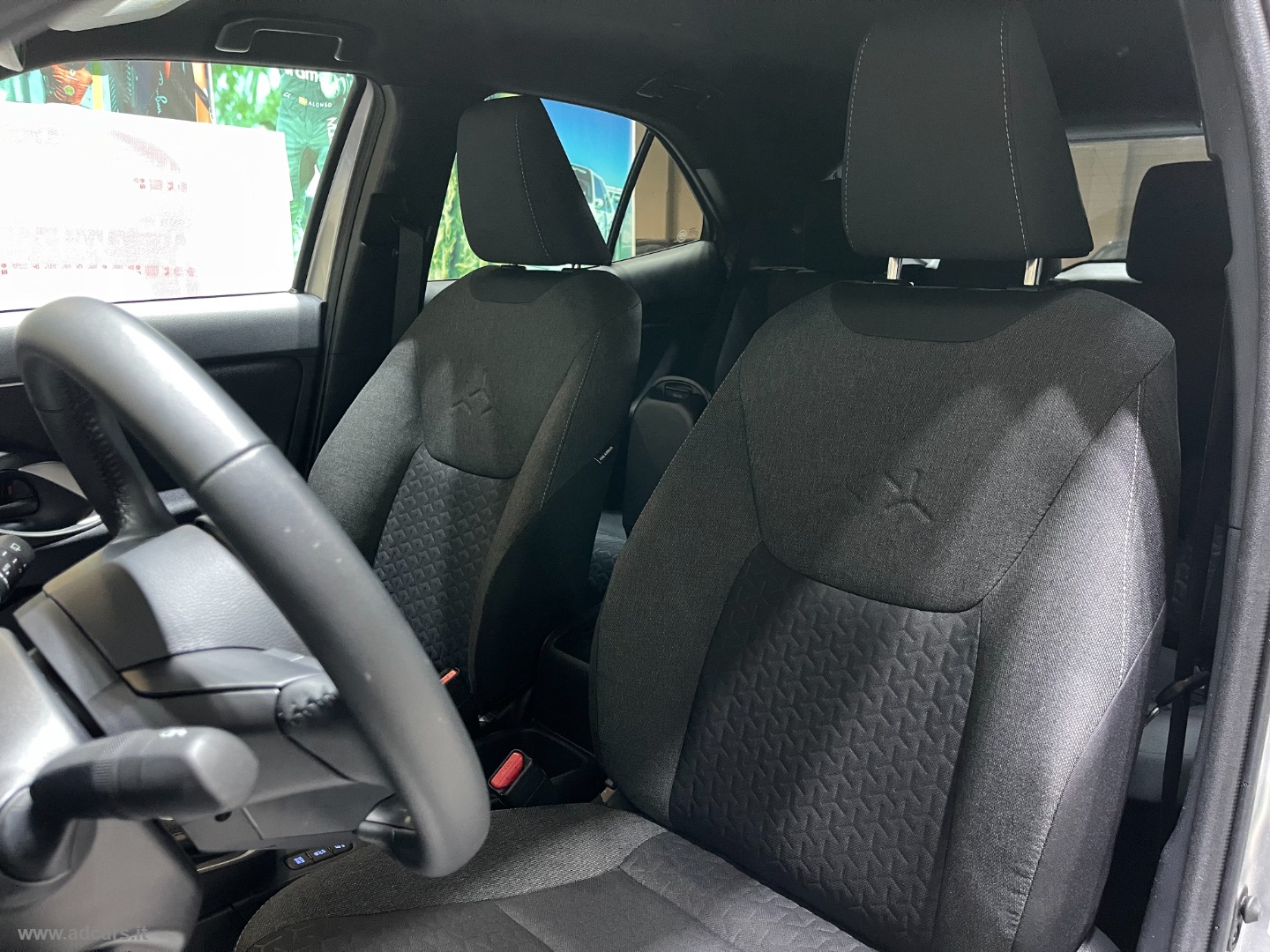 Yaris Cross 1.5 Hyb. 5p. E-CVT AWD Trend *4X4*NEOPATENTATI* - immagine 4