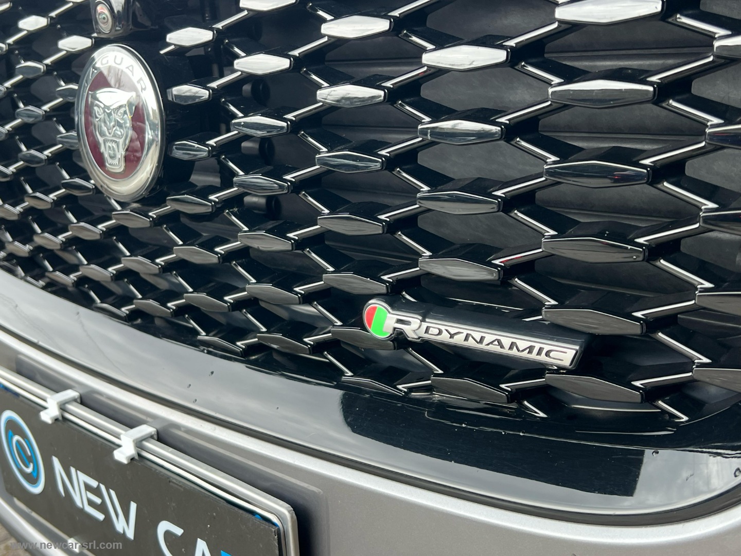 E-Pace 2.0D I4 163 CV AWD Auto - immagine 4