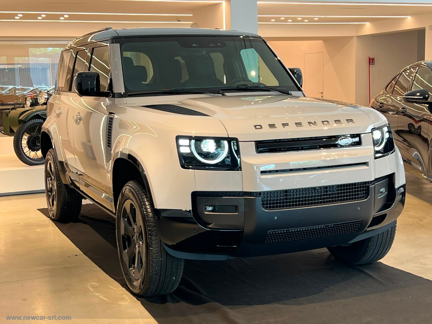 Defender 110 3.0D I6 250 AWD X-Dyn.SE N1 - immagine 4