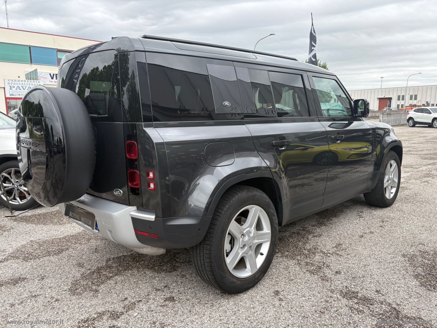 Defender 110 3.0D I6 250 CV AWD Auto - immagine 4