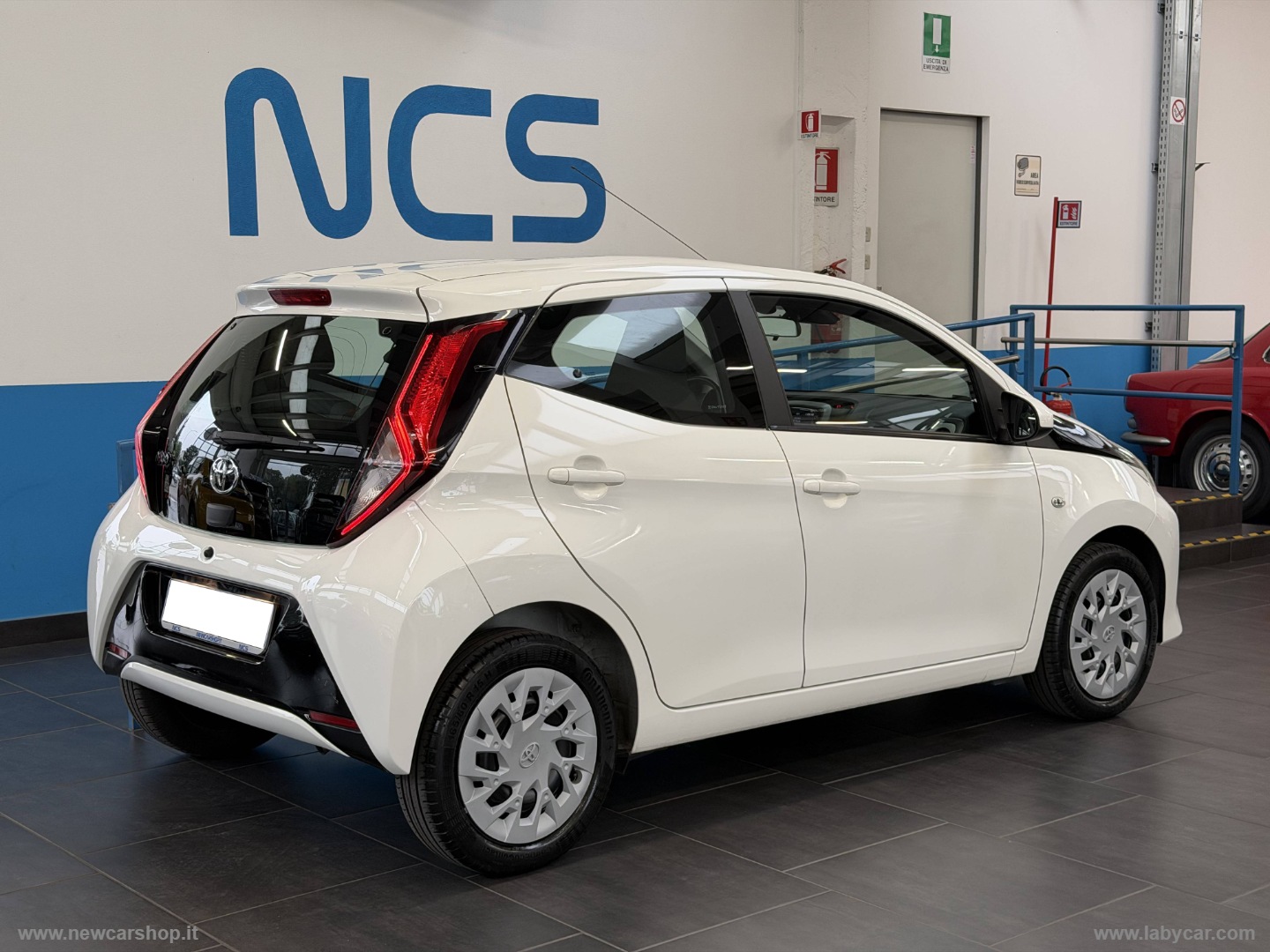 Aygo 1.0 VVT-i 72 CV 5p. x-play NEOPATENTATI - immagine 4