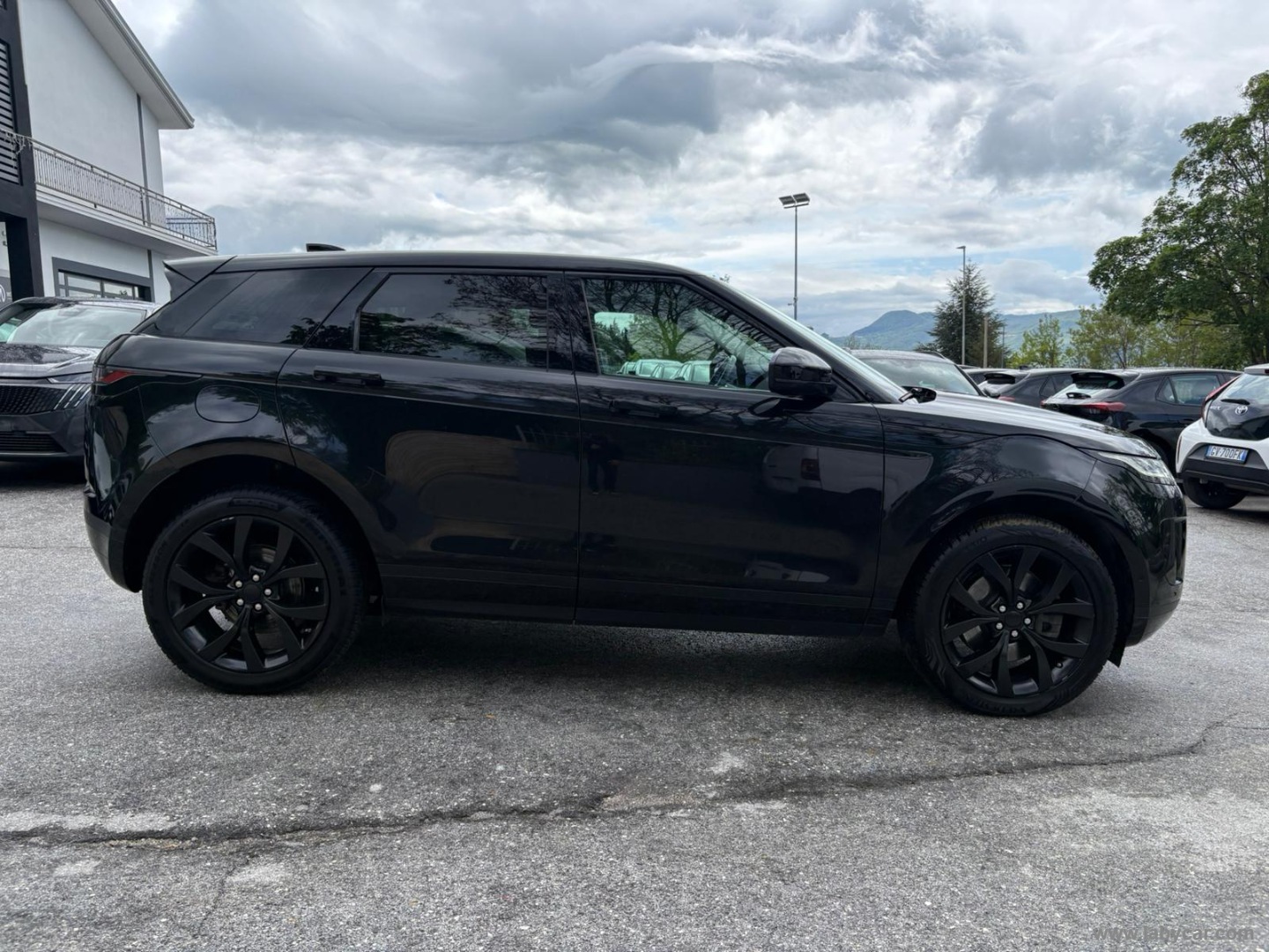 RR Evoque 2.0D L.Flw 150 AWD Auto SE - immagine 4