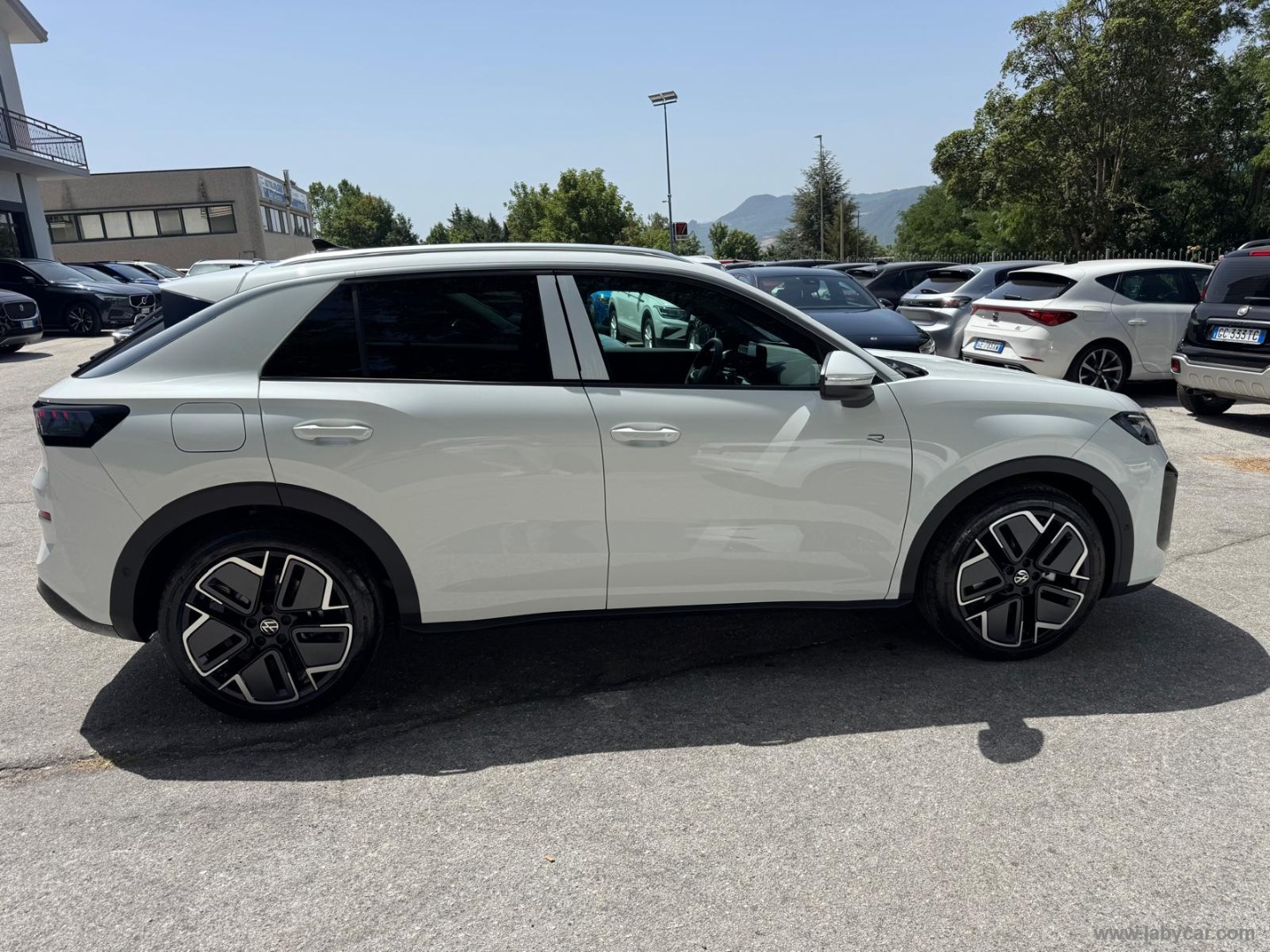Volkswagen T-Roc 1.5 eTSI ACT 150 CV DSG R-Line - Immagine 4