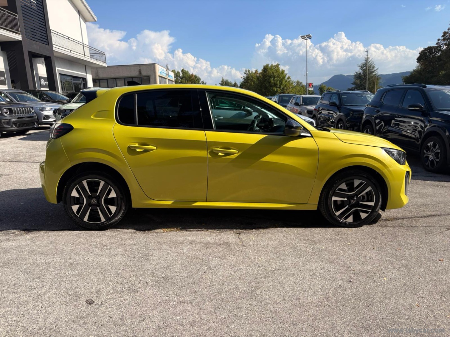Peugeot 208 Hybrid 110 e-DCS6 Allure - Immagine 4