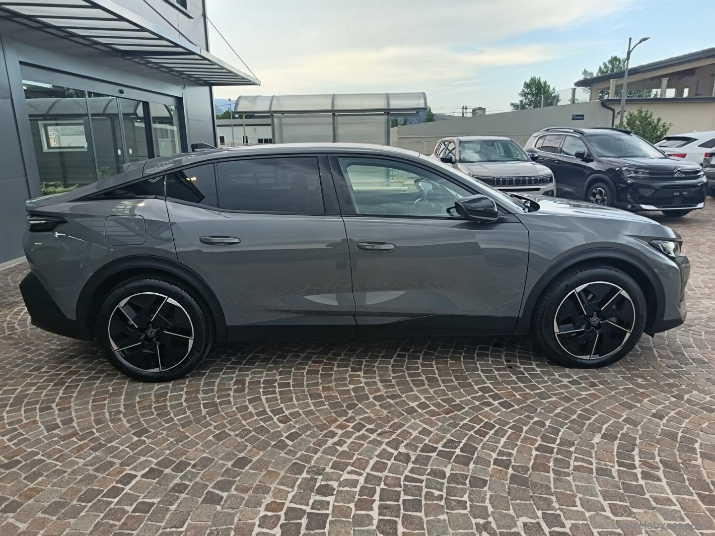 Peugeot 408 Plug-in Hybrid 225 e-EAT8 Allure - Immagine 4