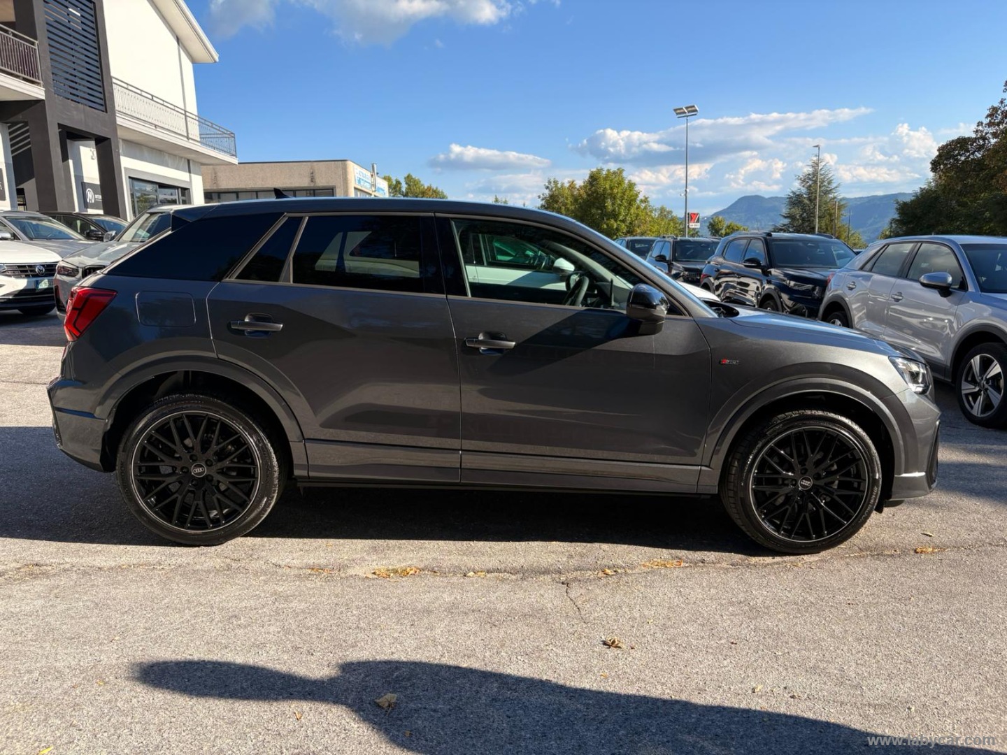 Audi Q2 35 TDI S tronic Identity Black - Immagine 4