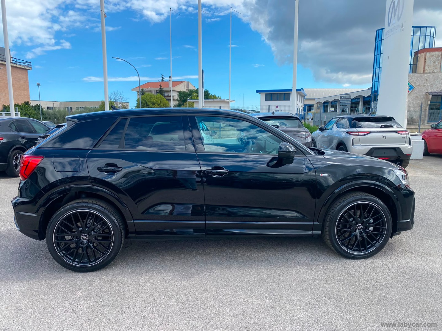 Audi Q2 35 TDI S tronic Identity Black - Immagine 4