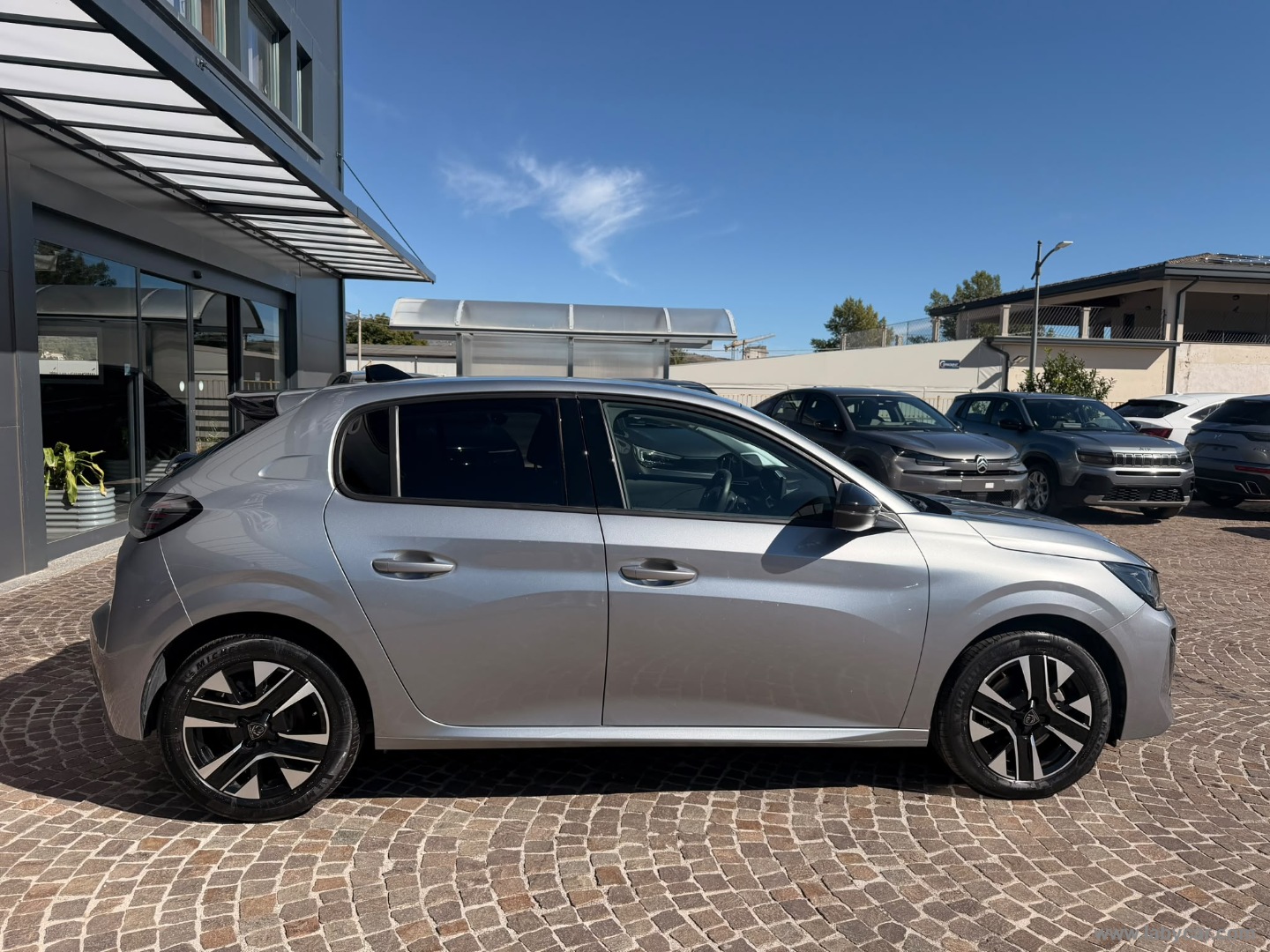 Peugeot 208 Hybrid 110 e-DCS6 Allure - Immagine 4