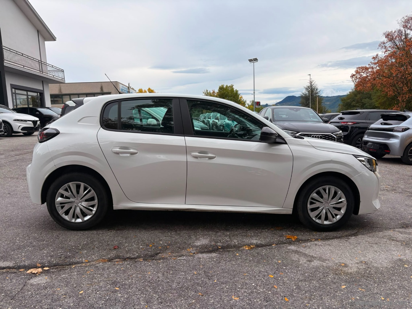 Peugeot 208 BlueHDi 100 S&S 5p. Active - Immagine 4