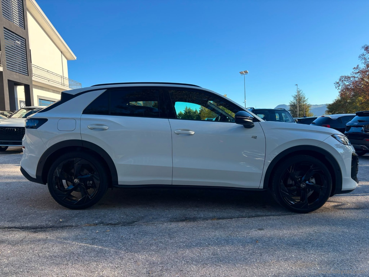 Volkswagen T-Roc 1.5 eTSI ACT 150 CV DSG R-Line - Immagine 4