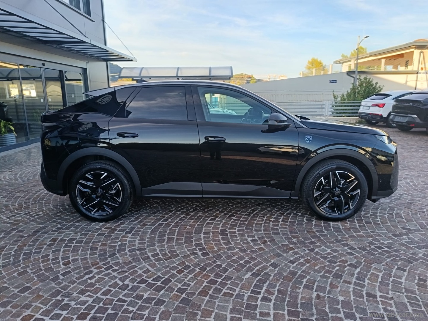 Peugeot 3008 Hybrid 145 e-DCS6 GT - Immagine 4