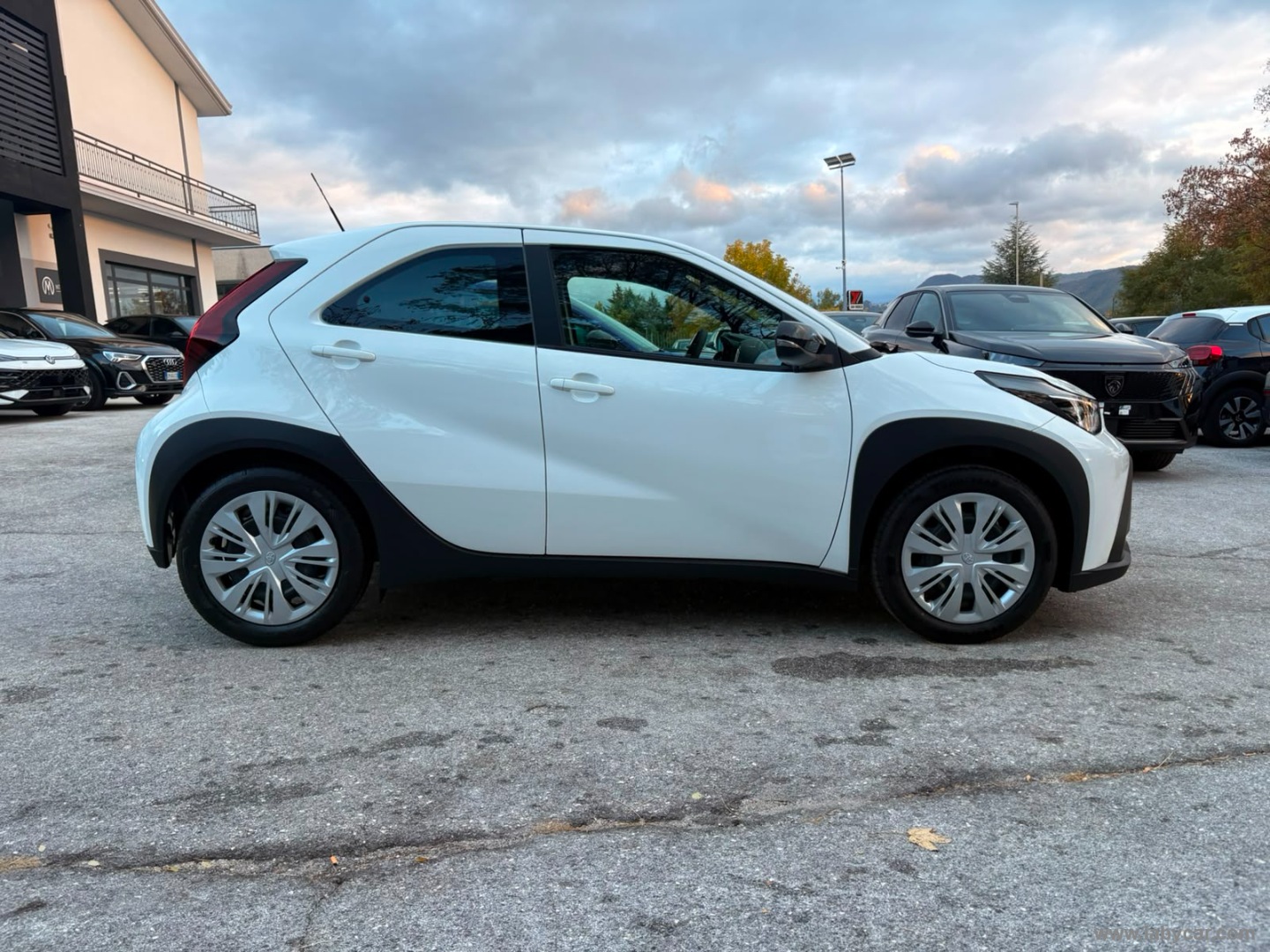 Toyota Aygo X 1.5 Hybrid 115 CV 5p. - Immagine 4
