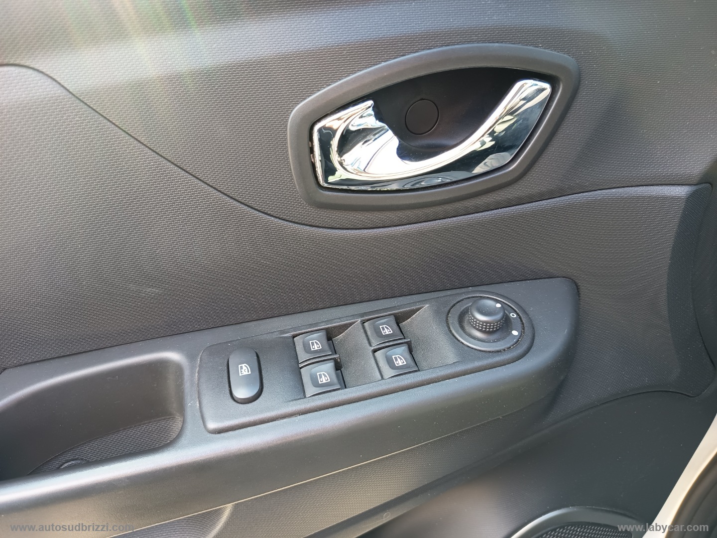 Captur 1.5 dCi 8V 90 CV S&S Live NAVI - immagine 4