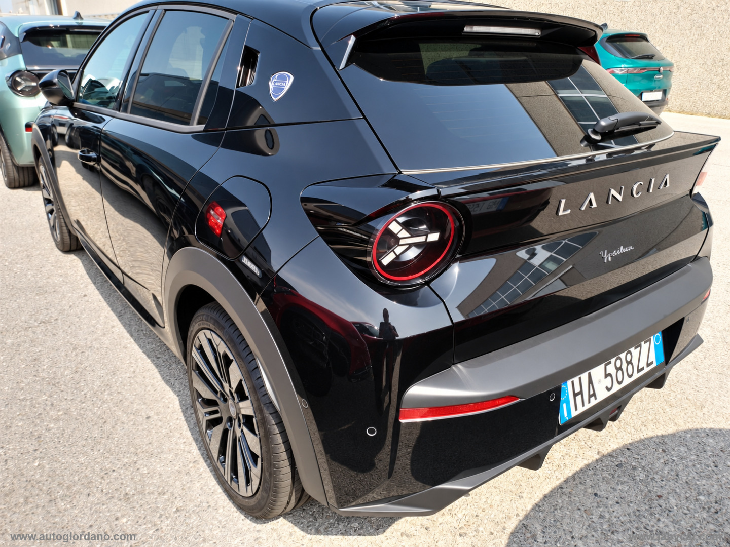 Ypsilon Hybrid e-DCT HF Line - immagine 4