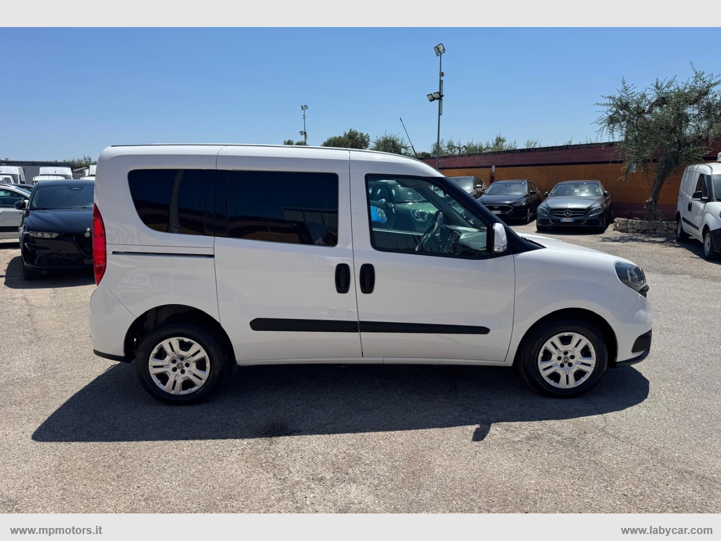 DOBLO COMBI LOUNGE 1.6 MJ 105CV AUTOCARRO - immagine 4