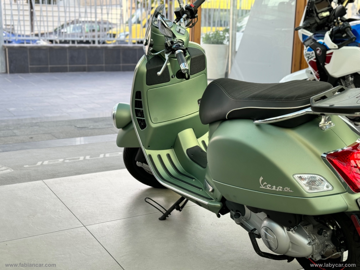 PIAGGIO VESPA SEI GIORNI 300CC II EDITION - immagine 4