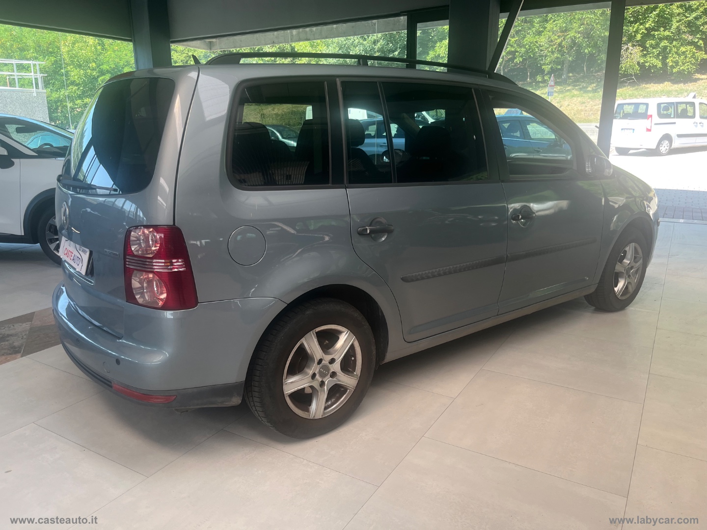 Touran 2.0 Conceptline Ecofuel 7 POSTI - immagine 4