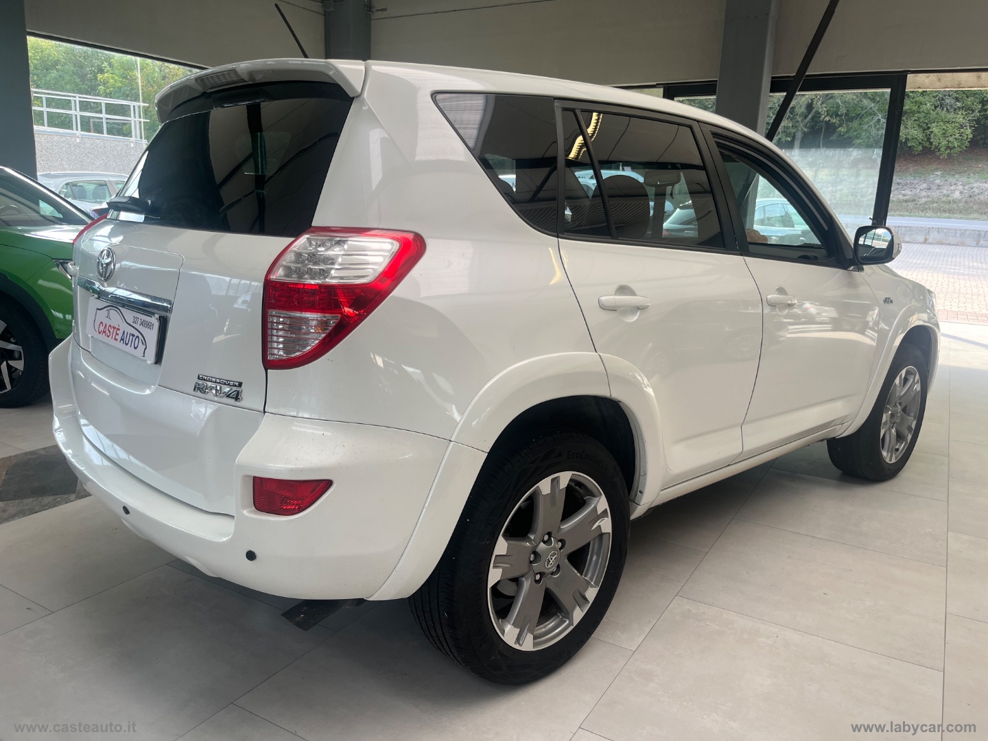 RAV4 Crossover 2.2 D-Cat A/T 150 CV Lux. - immagine 4