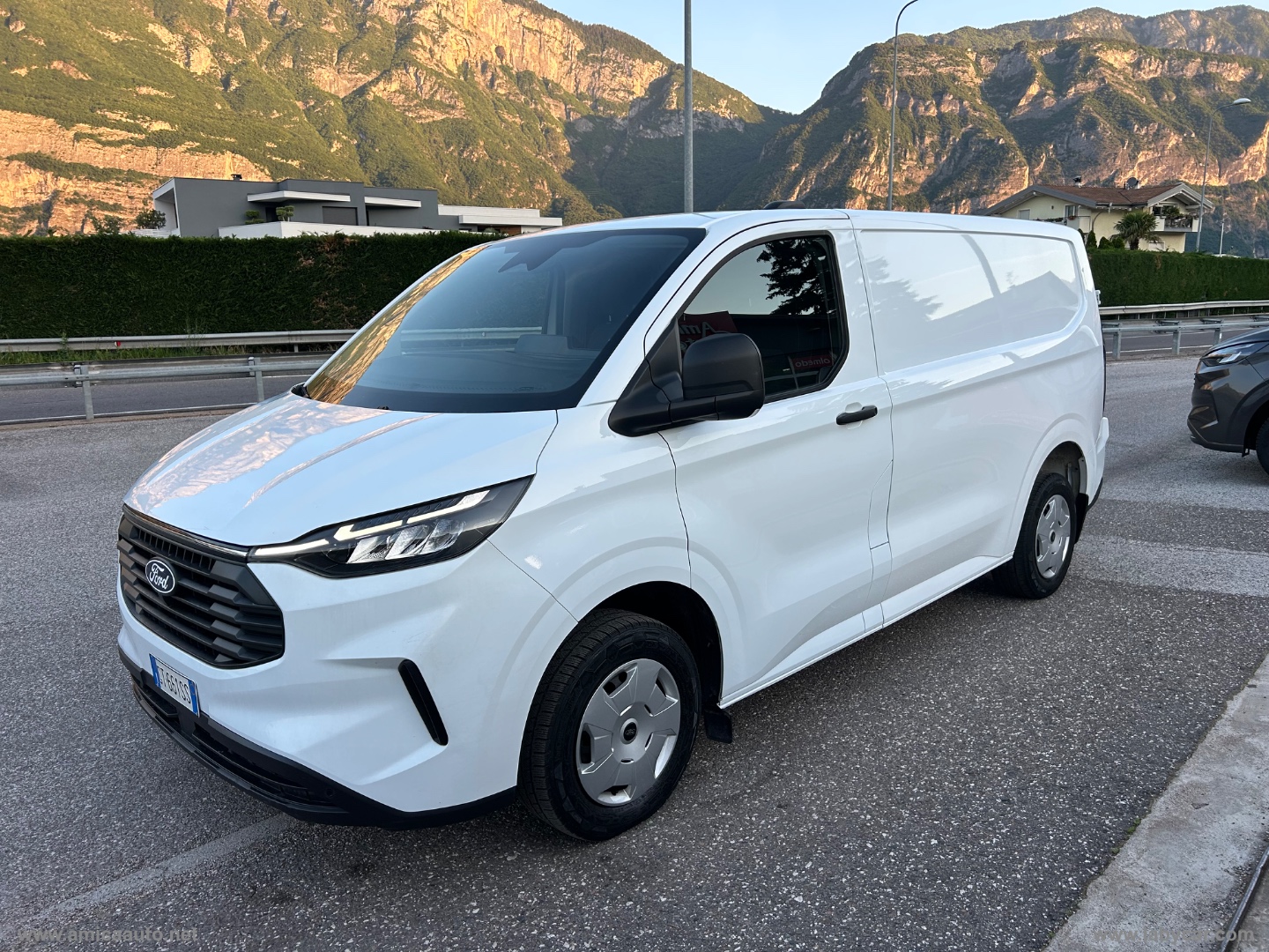 Transit Custom 320 2.0 EcoBlue 136cv AT8 AWD PC F.Trend 4X4 POCHI KM - immagine 4