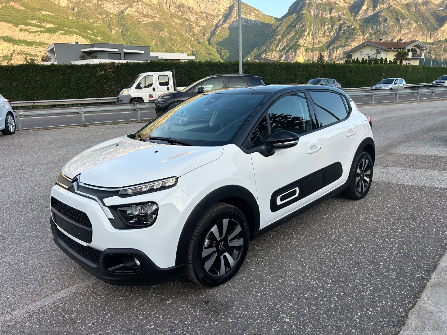 C3 PureTech 83 S&S Shine VERNICE BICOLORE - BIANCO/TETTO NERO - immagine 4