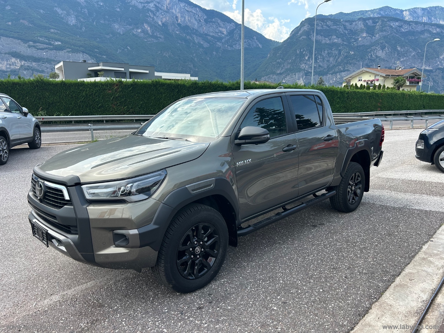 Hilux 2.8 D-4D 48V A/T 4WD DC Invincible - immagine 4
