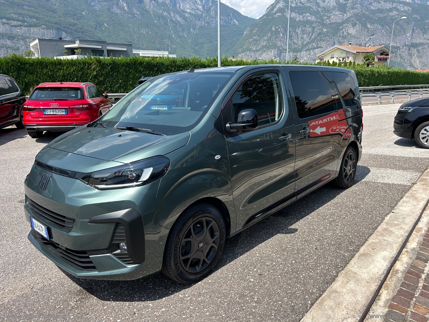 Ulysse 2.2 Mjt. 180CV S&S AT8 L2 Combi 9 POSTI SOLO KM 1.950 - immagine 4