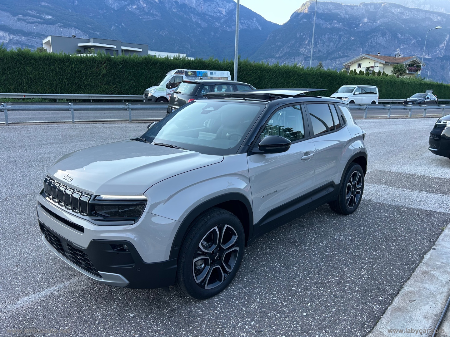 Avenger 1.2 Turbo 110CV e-Hybr. Summit VERNICE BICOLORE GRIGIO STONE/TETTO NERO - immagine 4