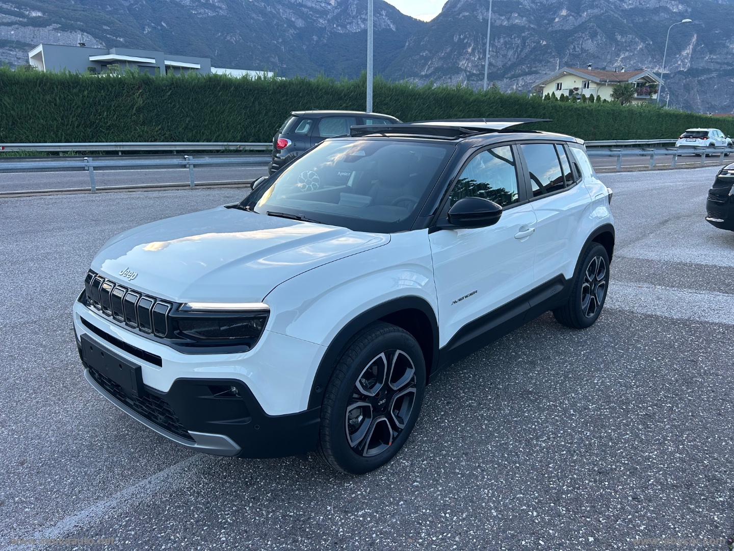 Avenger 1.2 Turbo 110CV e-Hybr. Summit VERNICE BICOLORE BIANCO/TETTO NERO - immagine 4
