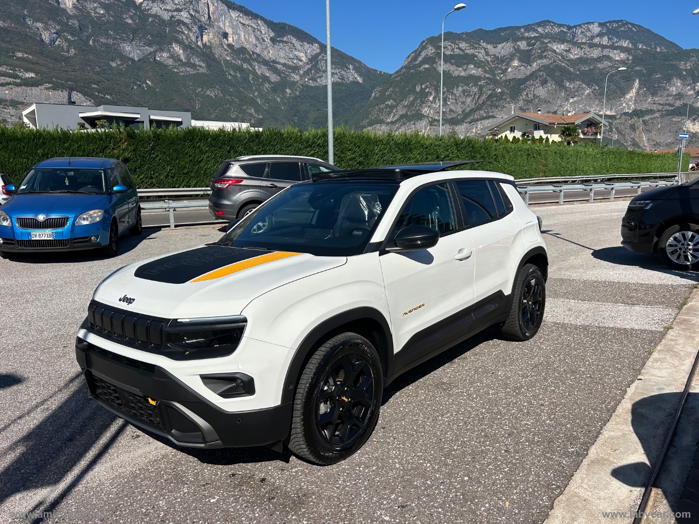 Avenger 1.2 Turbo 145cv e-Hybrid 4xe TheNoth Face Tetto Apribile PANORAMA +4X4 - immagine 4