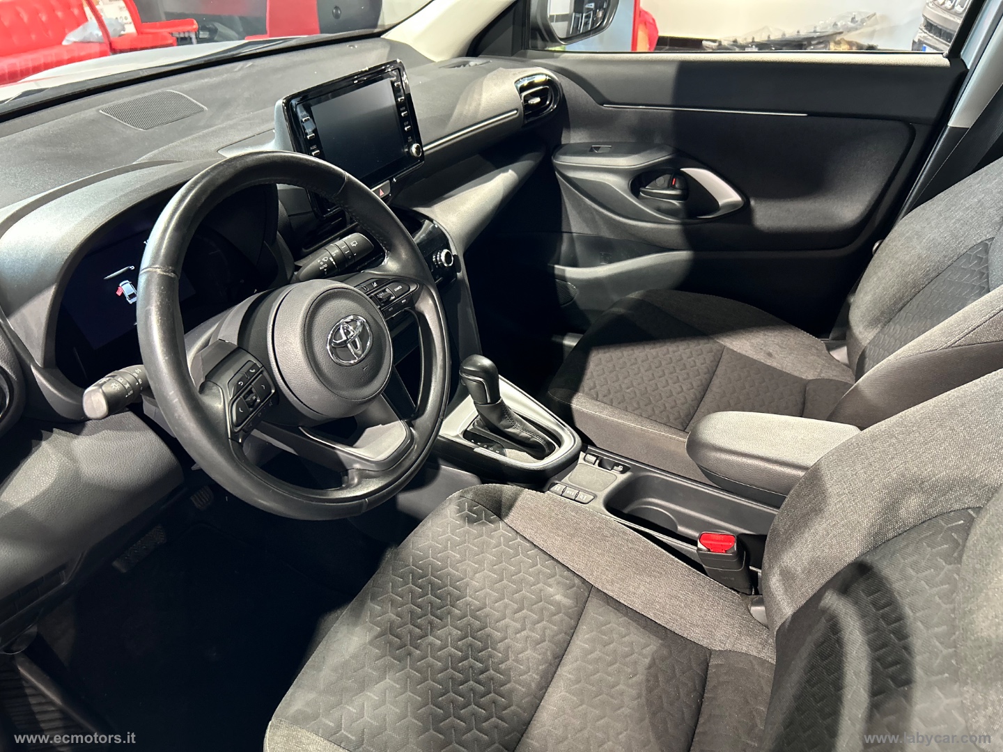 Yaris Cross 1.5 Hybrid 5p. E-CVT Busin. - immagine 4