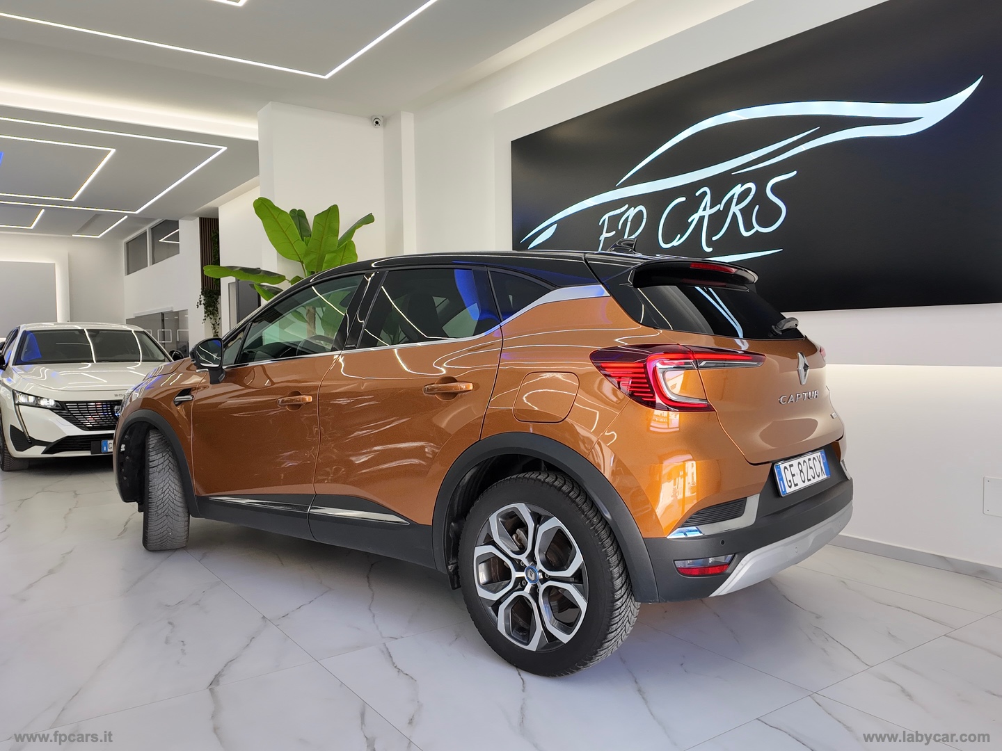 Captur Pl.-in Hybr. E-Tech 160 Init.Par. - immagine 4