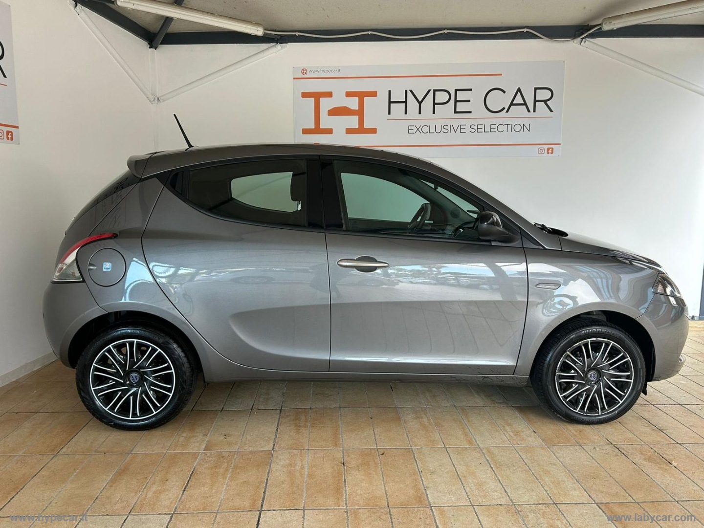 Ypsilon 1.0 FireFly 5p.S&S Hybryd Gold - immagine 4