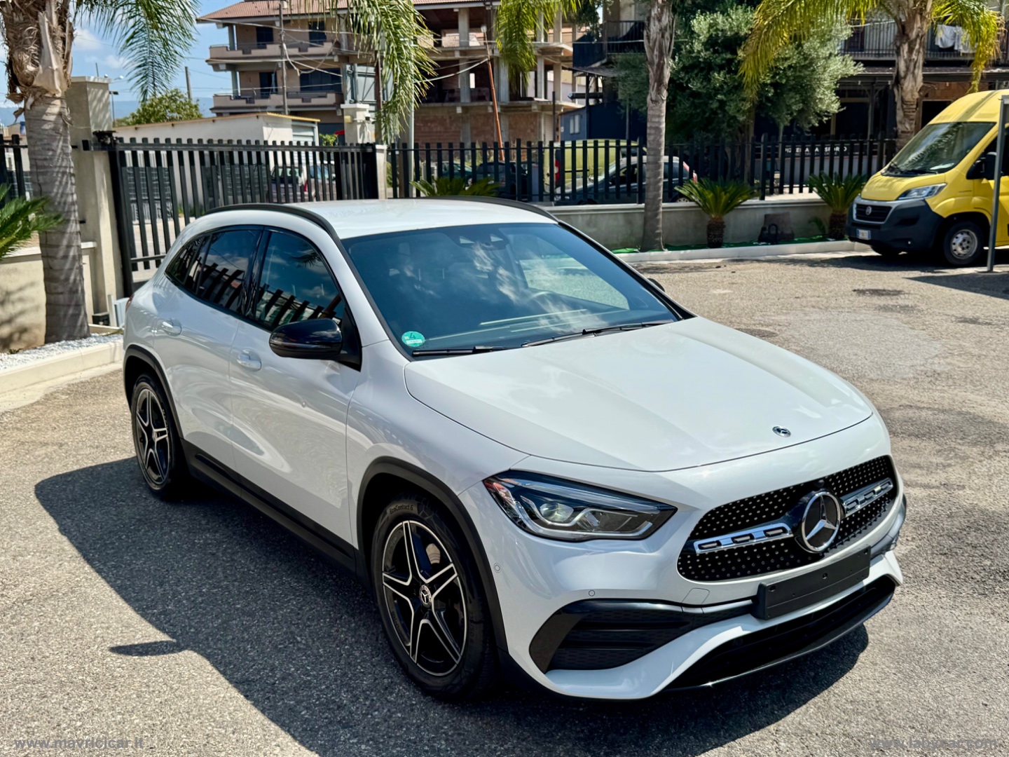 GLA 220 d Automatic 4Matic Premium - immagine 4