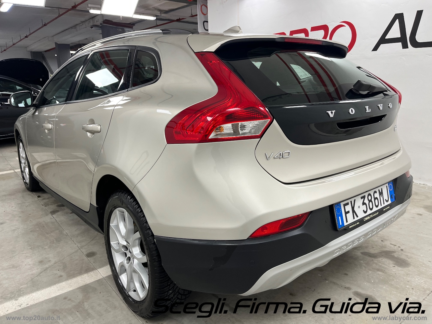 V40 Cross Country D2 Geartronic Business - immagine 4
