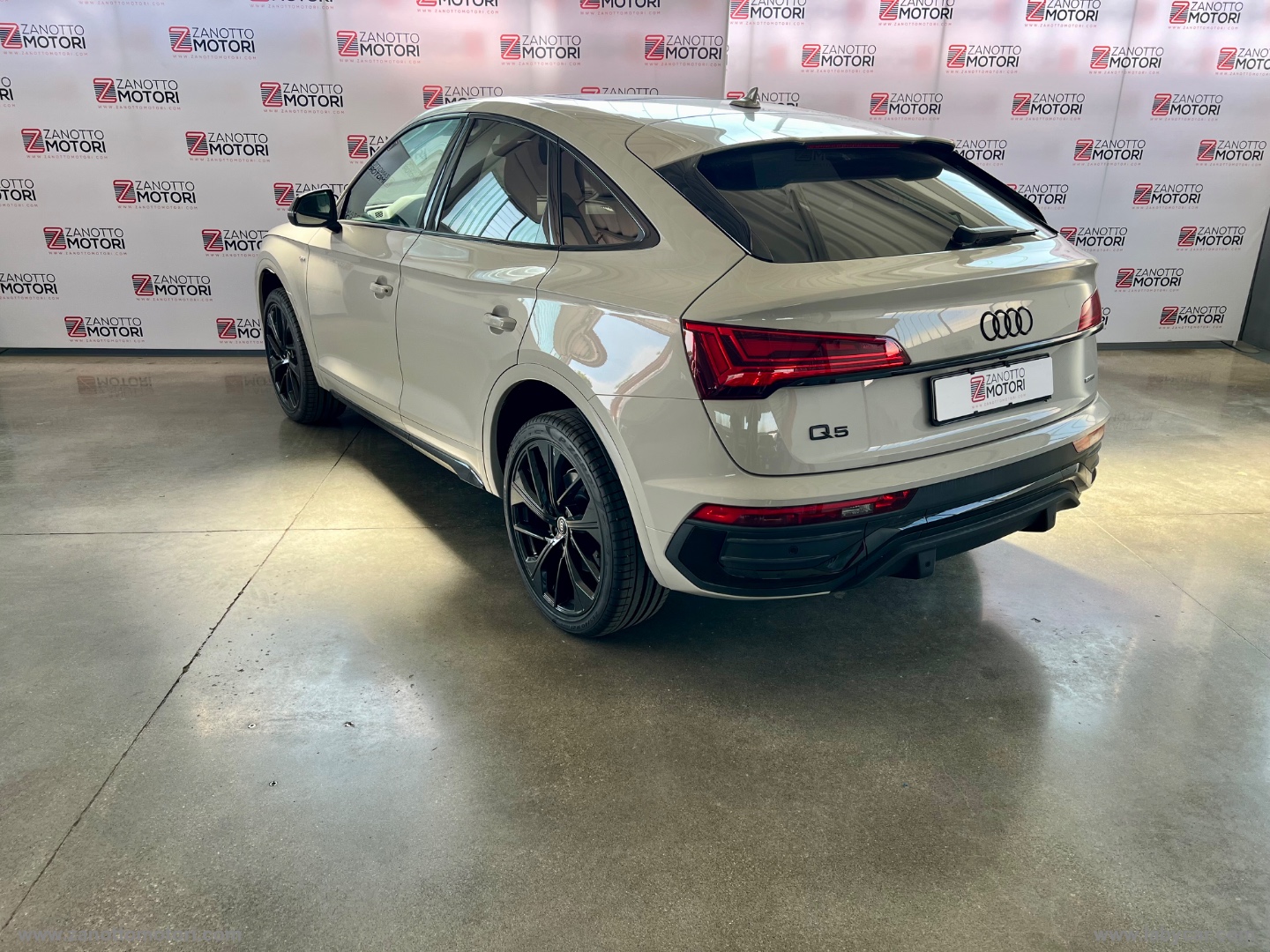 Q5 SPB 40 TDI QUATTRO S tr. Identity Black PREZZO REALE - immagine 4