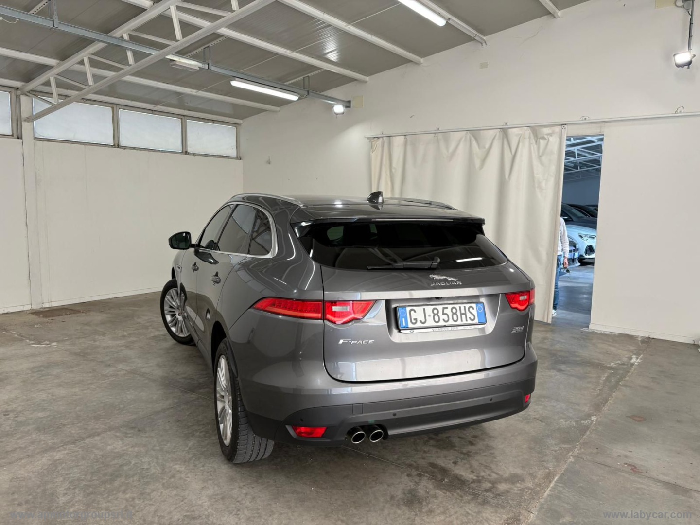 F-Pace 2.0 D 180 CV AWD aut. Prestige - immagine 4