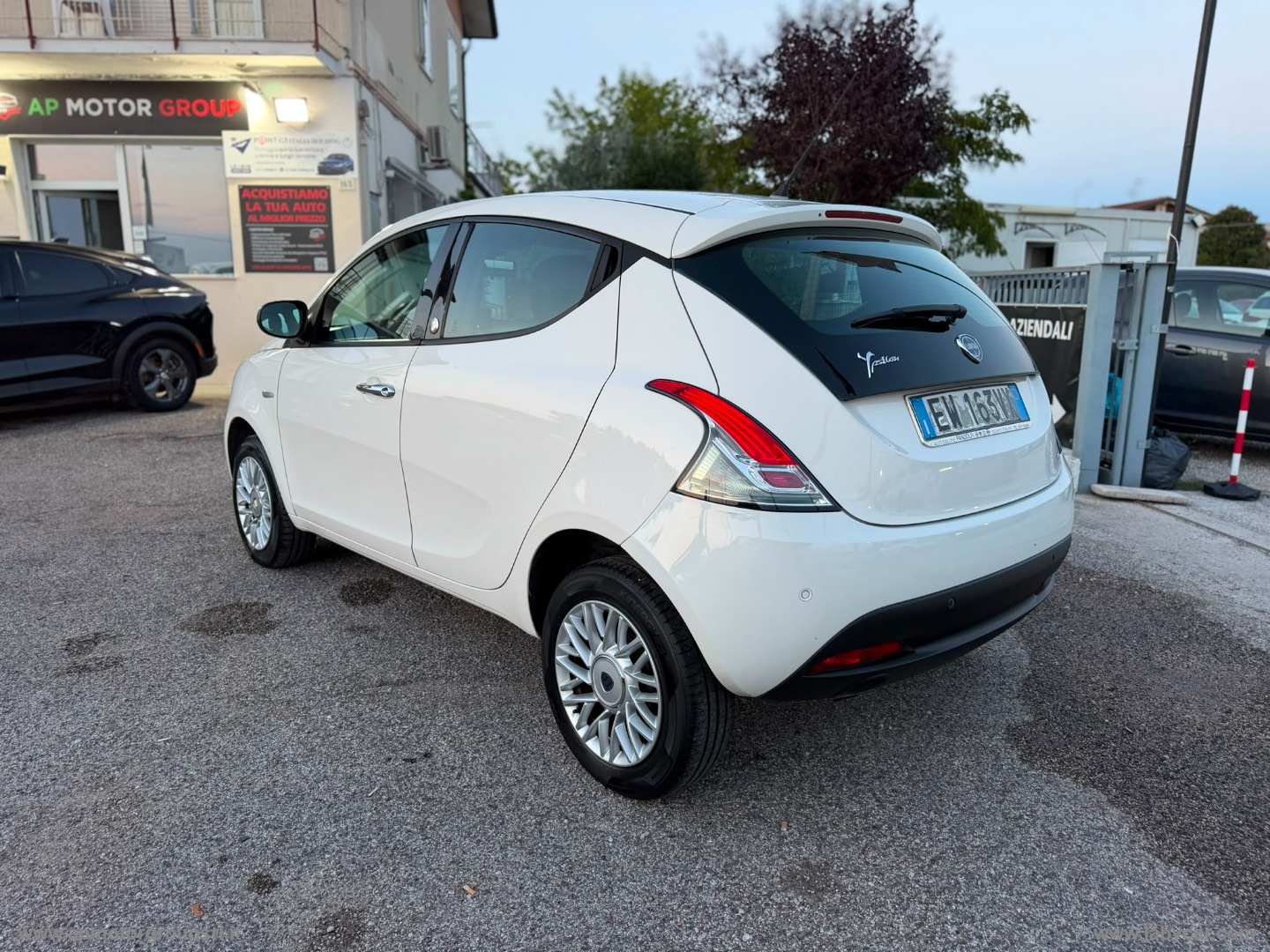 Ypsilon 0.9 T.Air 85CV 5p. Met.Ec. Gold - immagine 4