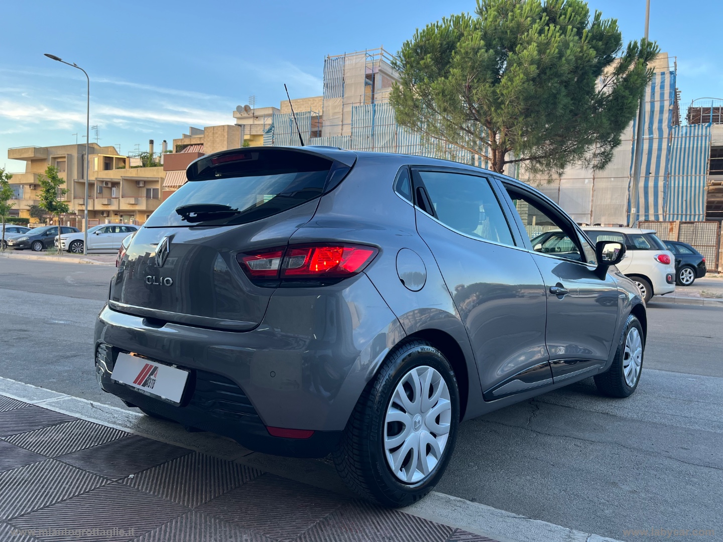 Clio 1.2 75 CV GPL 5p. Costume National - immagine 4
