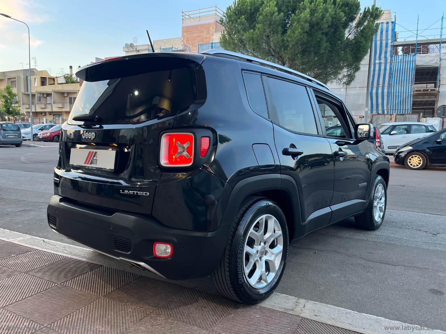 Renegade 1.6 Mjt 120CV Limited TETTO APRIBILE - immagine 4