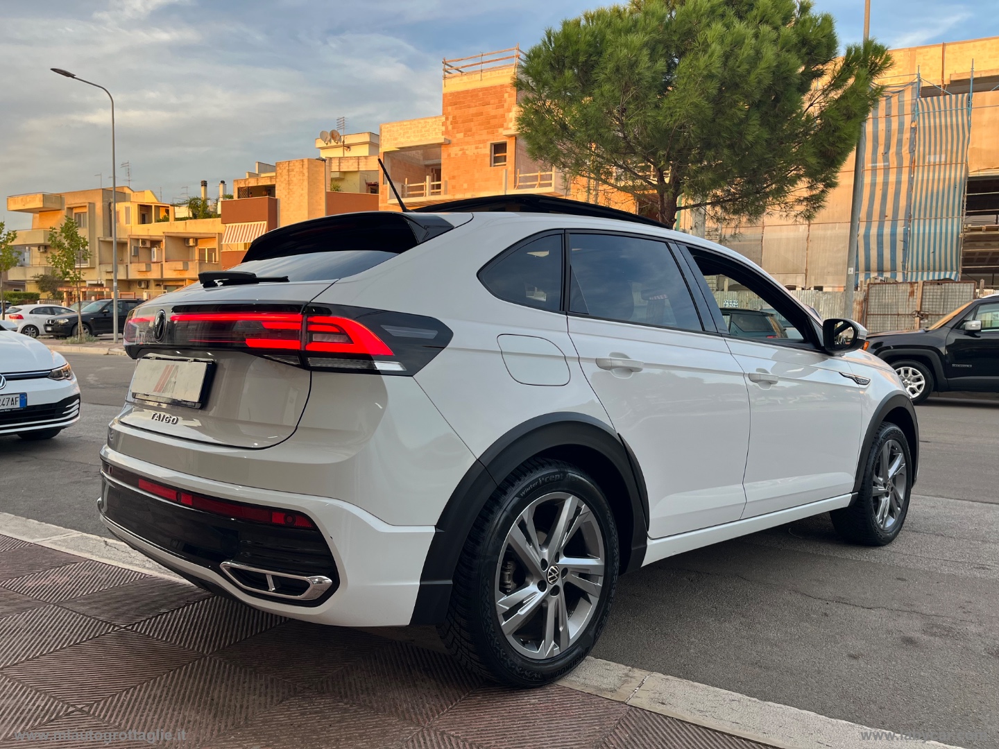 Taigo 1.0 TSI 110 CV DSG R-Line -TETTO - immagine 4