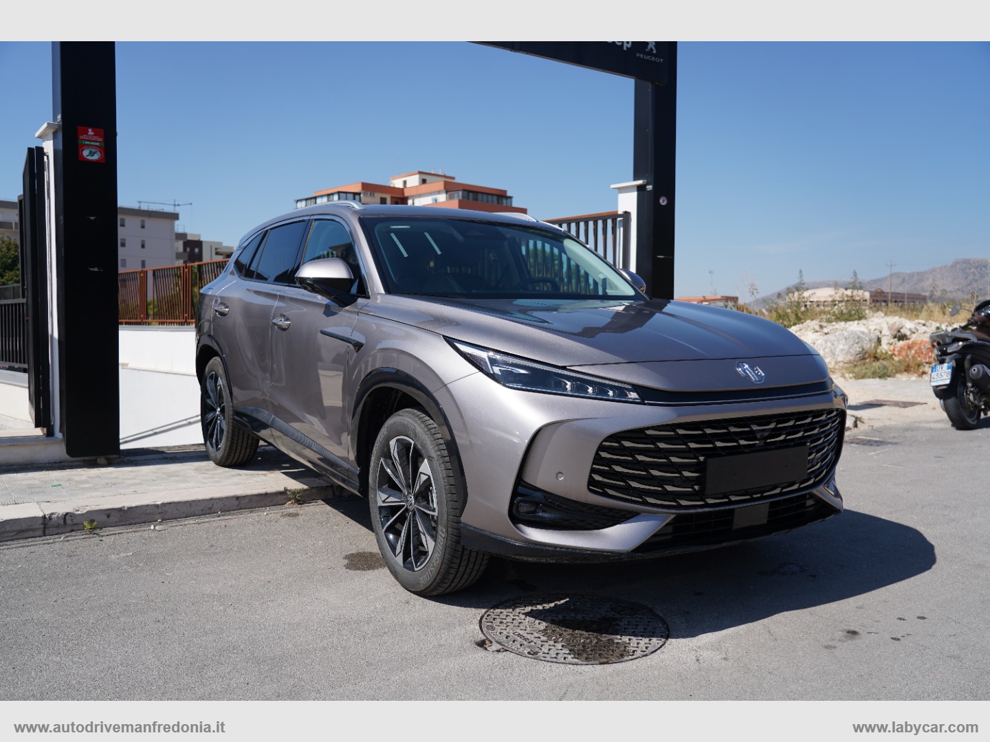 HS 1.5 PHEV Luxury - immagine 4