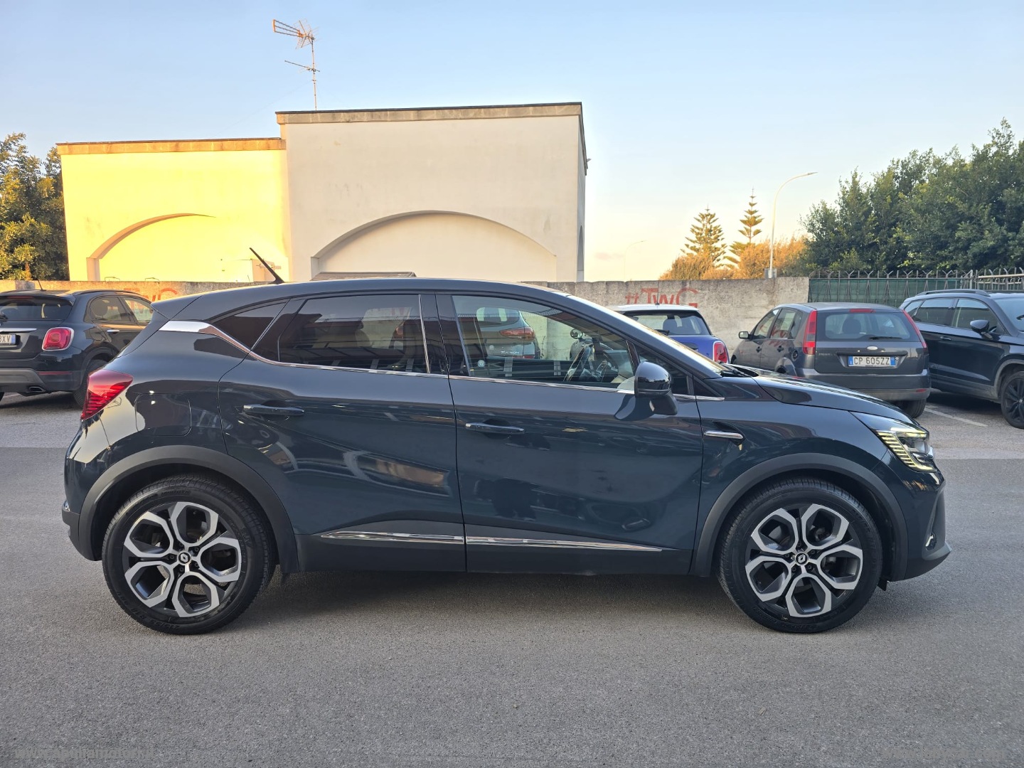 Captur Pl.-in Hybr. E-Tech 160 Init.Par. - immagine 4