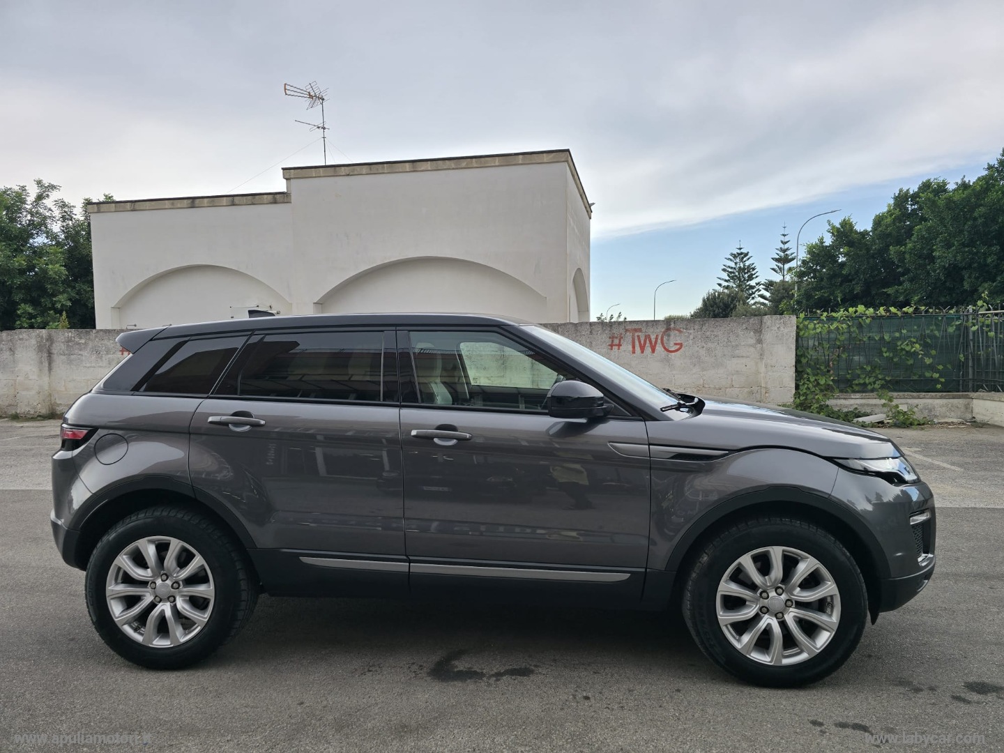 RR Evoque 2.0 TD4 150 CV 5p. Bs Ed. Pure - immagine 4